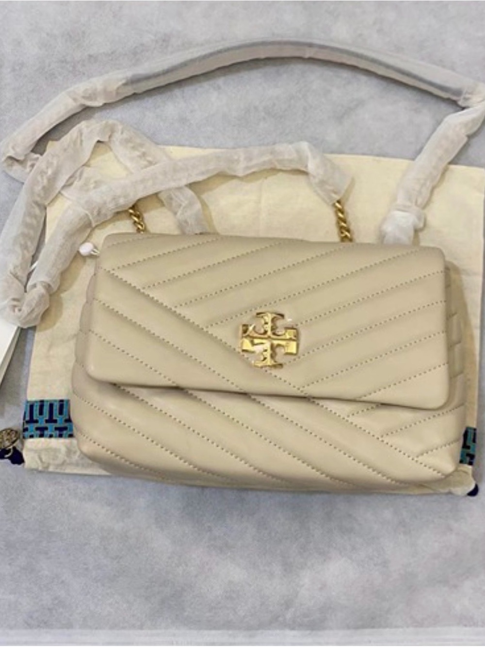 Tory Burch Cream Quilted Leather Chain Shoulder Bag with Gold Logo